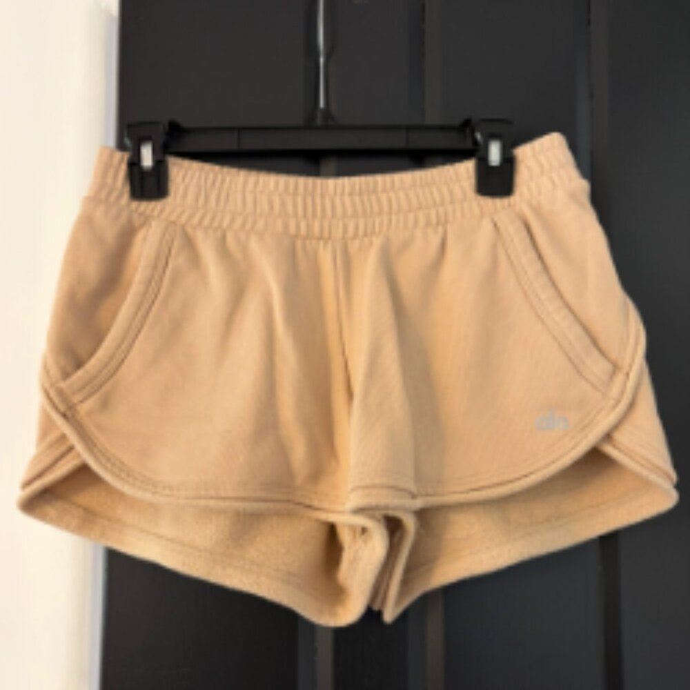 Alo Yoga Fleece Shorts – Size Small